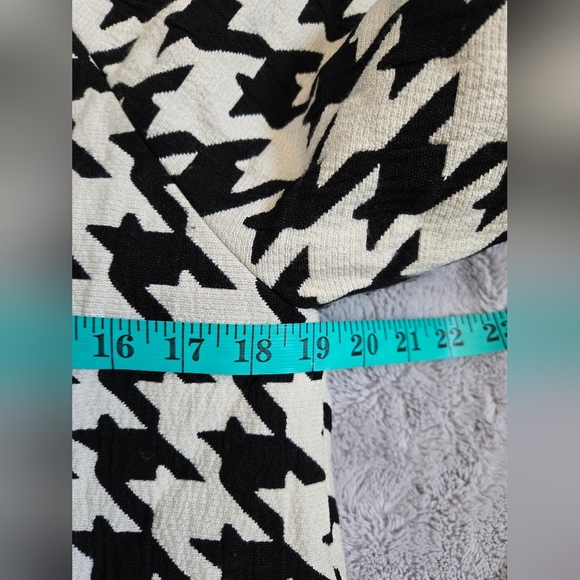 Zara Trafaluc Black and White Houndstooth Women's Coat. Size Small - Picture 14 of 15